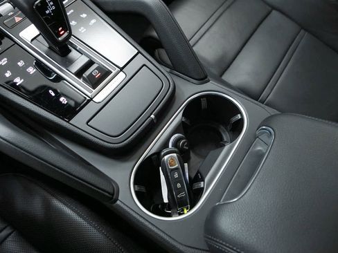 Certified 2023 Porsche Cayenne Platinum Edition AWD/4WD image 29