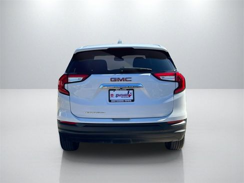 Used 2024 GMC Terrain SLE image 6