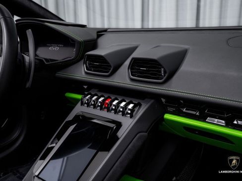 Used 2023 Lamborghini Huracan EVO image 43