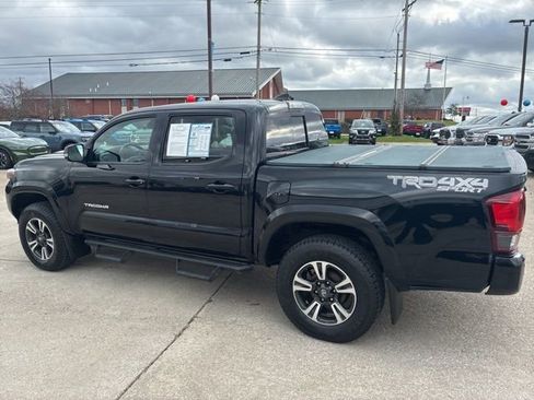 Used 2019 Toyota Tacoma TRD Sport image 5
