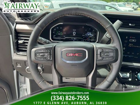 Used 2025 GMC Sierra 2500 AT4 w/ AT4 Premium Plus Package AWD/4WD image 17