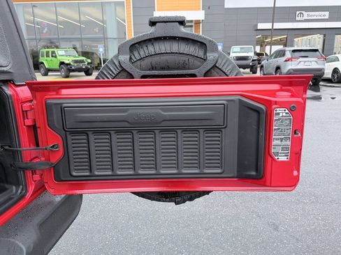 Used 2018 Jeep Wrangler Sport image 9