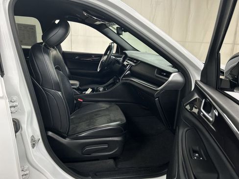 Used 2021 Jeep Grand Cherokee L Laredo image 23