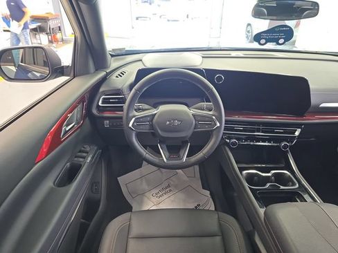 Certified 2025 Chevrolet Traverse Z71 AWD/4WD image 12