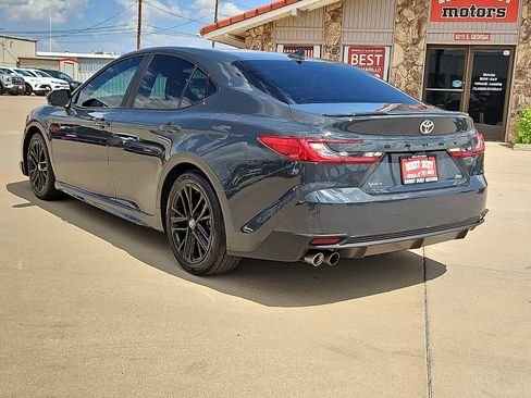 Used 2025 Toyota Camry SE FWD image 2