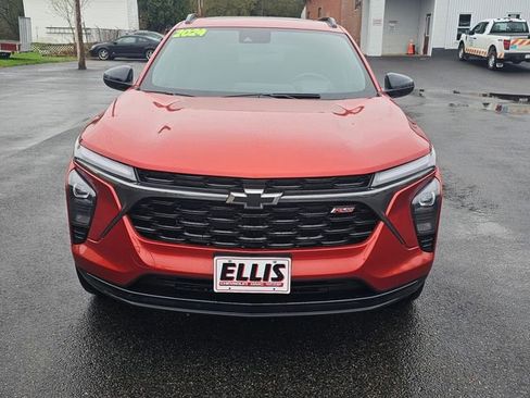 Used 2024 Chevrolet Trax RS w/ Sunroof Package FWD image 8
