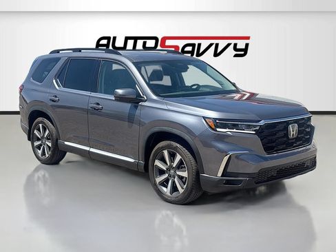 Used 2025 Honda Pilot Touring image 1