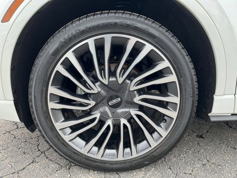 Used 2020 Lincoln Corsair Reserve w/ Equipment Group 201A image 12