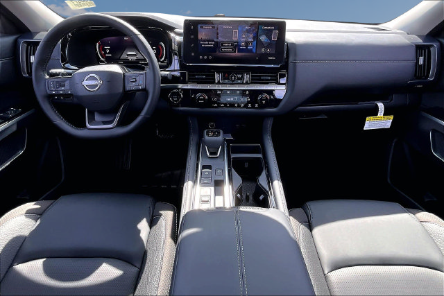 New 2026 Nissan Pathfinder SL w/ Cargo Package FWD image 5