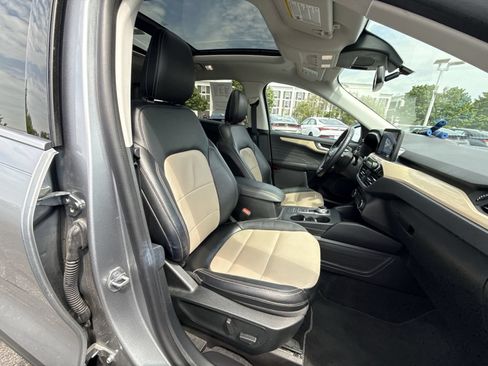 Used 2022 Ford Escape Titanium w/ Titanium Elite Package AWD/4WD image 25