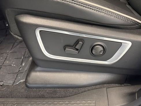 New 2026 RAM 1500 Laramie AWD/4WD image 13