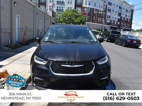 Used 2025 Chrysler Pacifica Select FWD image 2