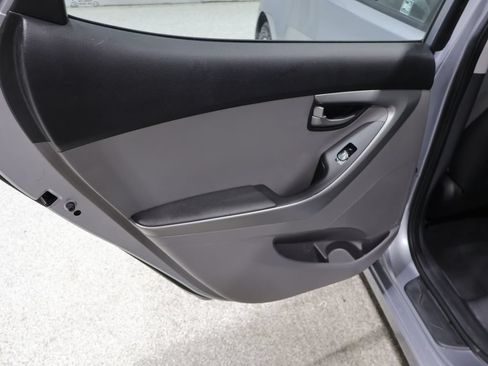 Used 2016 Hyundai Elantra SE FWD image 17