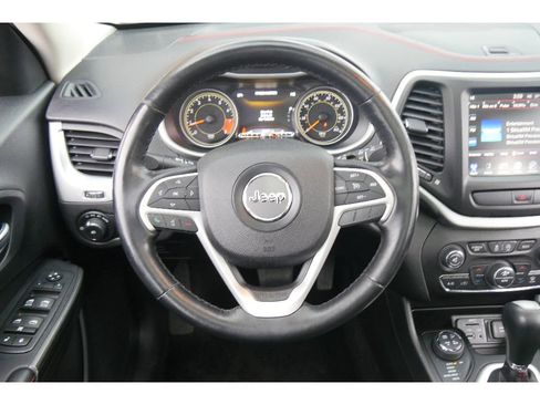 Used 2015 Jeep Cherokee Trailhawk w/ Comfort/Convenience Group image 21