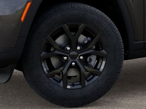 New 2025 Jeep Grand Cherokee L Altitude image 4