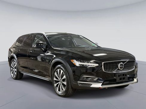 Used 2024 Volvo V90 B6 Cross Country Plus AWD/4WD image 9