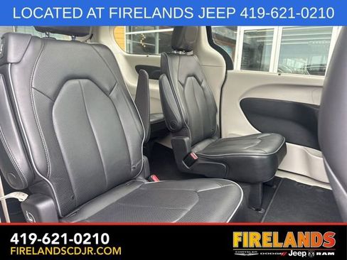 Used 2020 Chrysler Pacifica Limited image 14