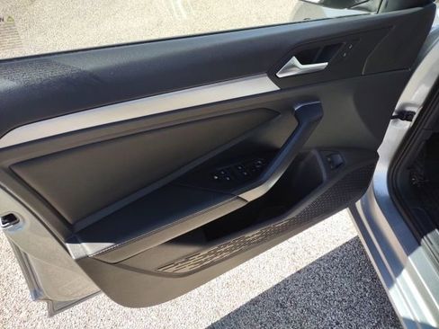 Used 2024 Volkswagen Jetta SE image 10