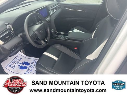Used 2025 Toyota Camry SE w/ Convenience Package image 13