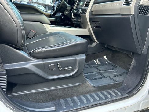 Used 2017 Ford F250 Lariat w/ Lariat Value Package image 37