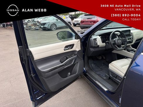 Used 2023 Nissan Pathfinder SL w/ SL Premium Package AWD/4WD image 9
