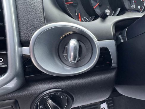 Used 2017 Porsche Cayenne Platinum Edition w/ Premium Package (PJV) image 11