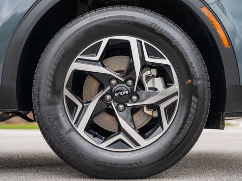 Used 2025 Kia Sportage LX image 9