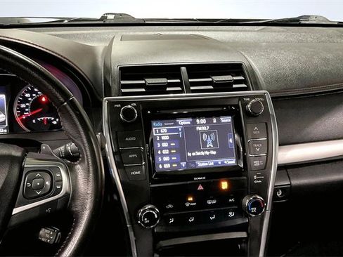 Used 2016 Toyota Camry SE image 6