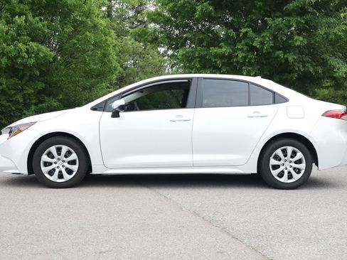 Used 2026 Toyota Corolla LE FWD image 4