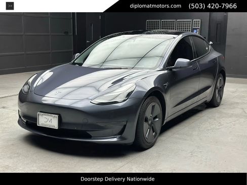Used 2023 Tesla Model 3 Standard Range image 1
