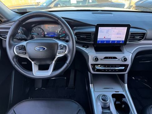 Used 2023 Ford Explorer XLT w/ Equipment Group 202A image 4