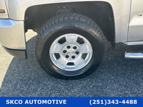 Used 2018 Chevrolet Silverado 1500 Custom w/ Custom Value Package image 9