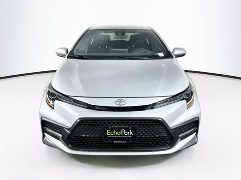 Used 2020 Toyota Corolla SE FWD image 2