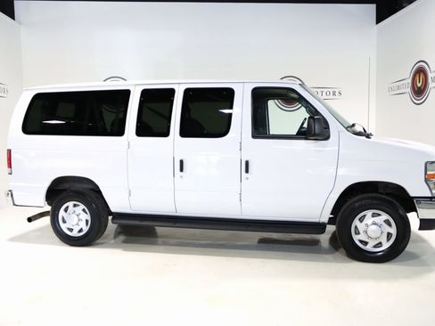 Used 2014 Ford E-350 and Econoline 350 XLT image 5