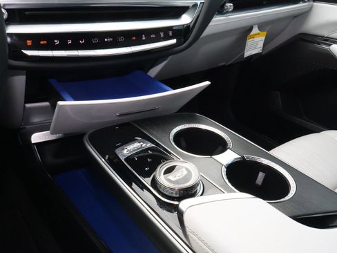 Used 2024 Cadillac Lyriq Luxury image 31