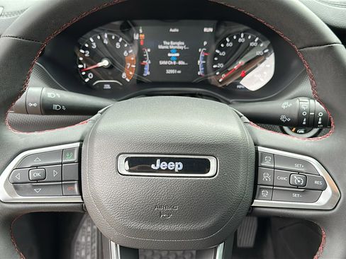 Used 2024 Jeep Compass Trailhawk image 12