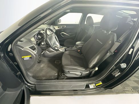 Used 2017 Hyundai Veloster Value Edition FWD image 13