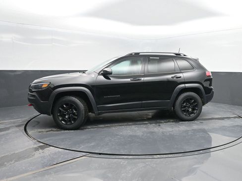 Used 2019 Jeep Cherokee Trailhawk w/ Cold Weather Group image 39