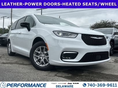 New 2026 Chrysler Pacifica Select