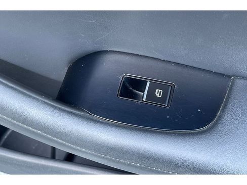 Used 2020 MAZDA MAZDA3 Hatchback w/ Preferred Package image 21