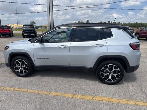 Used 2025 Jeep Compass Limited AWD/4WD image 14
