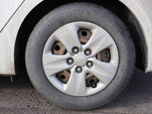 Used 2016 Kia Forte LX image 9