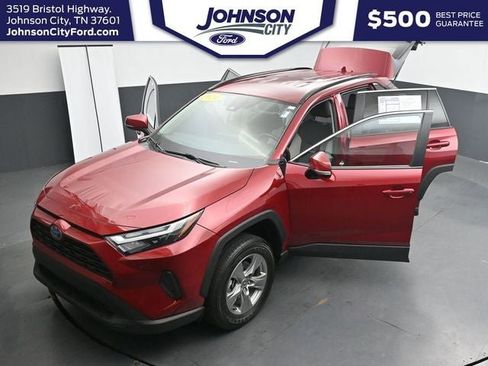 Used 2024 Toyota RAV4 XLE AWD/4WD image 36