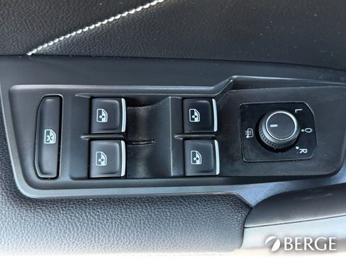 Used 2022 Volkswagen Tiguan SE R-Line image 19