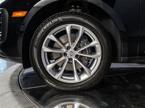 Certified 2026 Porsche Macan AWD/4WD image 14