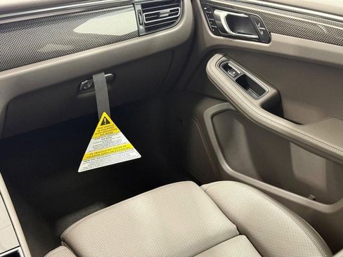 New 2026 Porsche Macan image 17