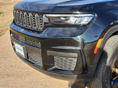 Used 2023 Jeep Grand Cherokee L Laredo image 10