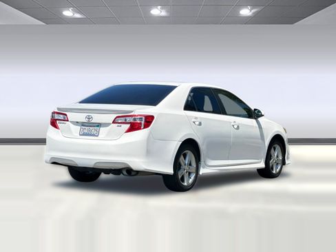 Used 2014 Toyota Camry SE w/ Fleet Convenience Package FWD image 9
