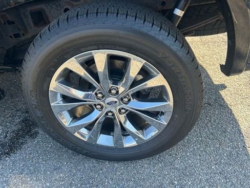 Used 2017 Ford F150 Lariat w/ Equipment Group 502A Luxury AWD/4WD image 6