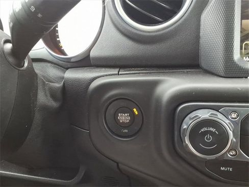 Used 2018 Jeep Wrangler Unlimited Sahara w/ Uconnect 4C Nav & Sound Group image 22